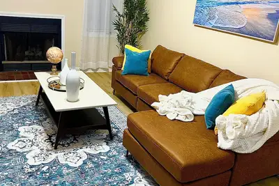 Image de Charming modern 2-bedroom condo in delightful Greenville!