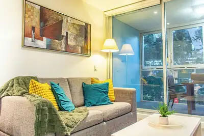 Image de Koala Nest Cozy Urban Retreat w/Pool, Balcony, Wi-Fi