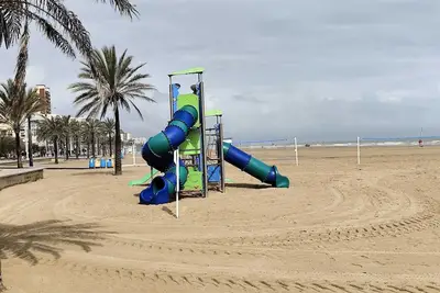 Image de Centrally located first floor apartment. Ideal for families 50 meters from the beach