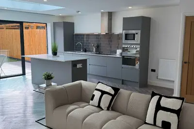 Image de Luxury Modern Home | Sleeps 5 | Free Onsite Parking