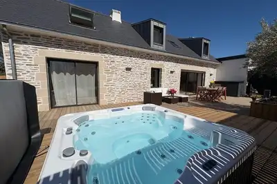 Image de Maison en pierre rénovée à 2 pas du port de plaisance, du golf et des commerces