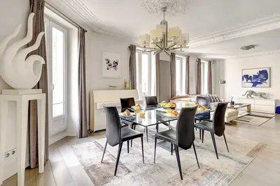 Image de Élégant appartement de 3 chambres avec vue sur l'Arc de Triomphe, Champs-Élysées