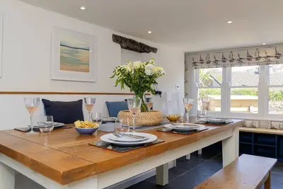 Image de Mudlark | Boutique Style Coastal Cottage Gem