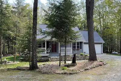 Image de The North House - Charming 2-bedroom cabin in the woods in quaint Egg Harbor