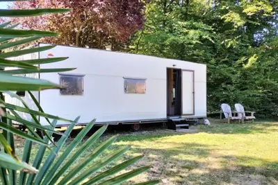 Image de Mobil home  bord d'étang avec piscine intérieure privée plages du débarquement.