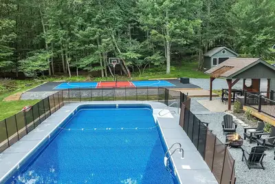 Image de Prelaunch Prices! Heated Pool, Pickleball, Hot Tub