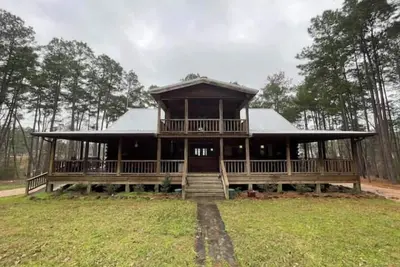 Image de Log House with waterfront on beautiful Lake Sam Rayburn