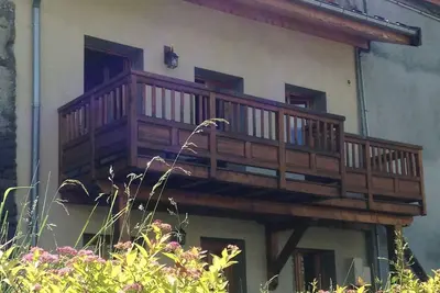 Image de Maison avec balcon et jardin dans village proche Bourg Saint Maurice