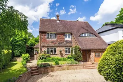 Image de Charming 4-Bed Home in Epping