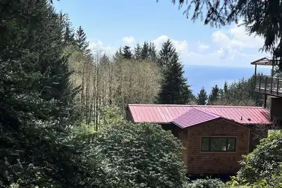 Image de Mountain Perch with Ocean View Minutes From Beach!
