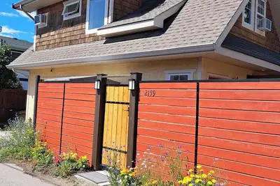 Image de Charming 2 Bedroom House Close to Kgh and Lake