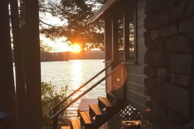Image de Quintessential 2-bedroom cabin steps from Maranacook Lake in charming Readfield