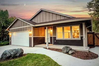Image de 2 homes for the price of 1! 3br\/2ba Rambler & Tiny Home in backyard