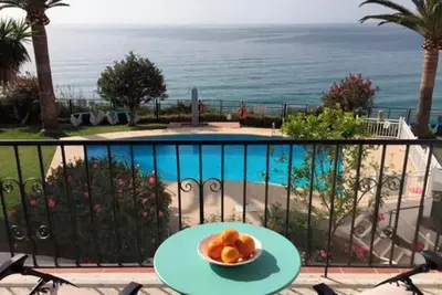 Image de Luxurious Firstline apartment on the beach in central Nerja