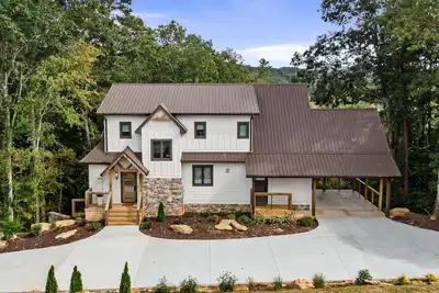 Image de Royal Retreat - Brand New, Luxury, Mountain View, 4 Bedrooms, All En Suites!