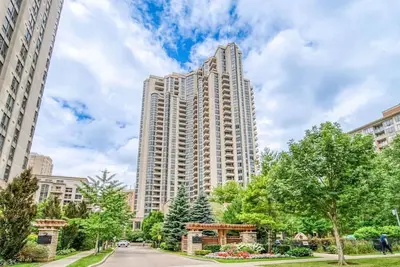 Image de Uptown Toronto! Live | Work | Relax - Home Away From Home | Close to Subway