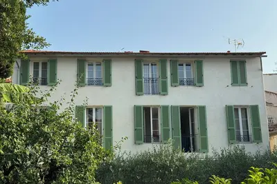 Image de Au coeur de la Vieille ville d'Antibes, un appartement rénové calme et lumineux