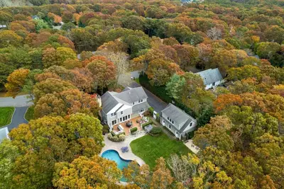 Image de Modern Luxury Oasis with Pool in the Heart of Westhampton Beach