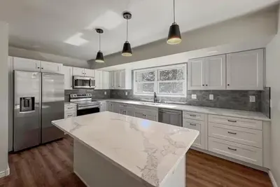 Image de Stunning 5 Bed/4 Bath Townhouse
