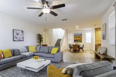 Image de 4Bd/3Ba for 10+ ModernSpacious House