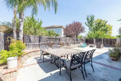 Image de 4bd/2ba-For 10-Large Relaxing Backyard