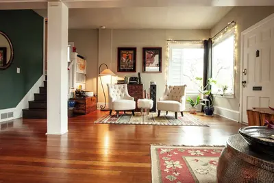 Image de Spacious 1903 4-bedroom house in the center of everything Seattle. Typewriters!