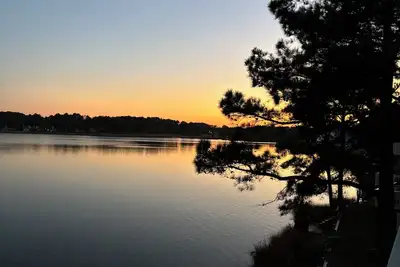 Image de Fall Rates! ! Enjoy all the amenities of Salt pond! Waterfront home on Salt Pond!
