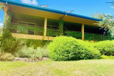Image de Tropical oasis/pet friendly. Golf, hot springs, beach nearby. Large games room.