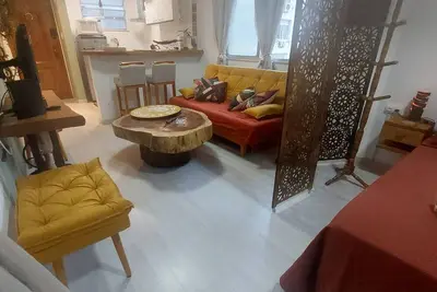 Image de Charming loft apartment, open plan kitchen, up to 4 people, 2 minutes from the beach.