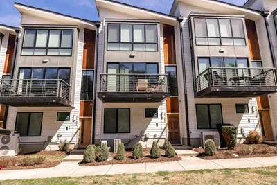 Image de 5 min to Broadway, King Beds, 3 Floors, Spacious