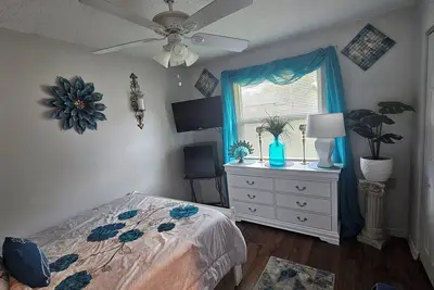 Image de Charming 2-bedroom Private Space, in the hidden gem of Palm Bay.