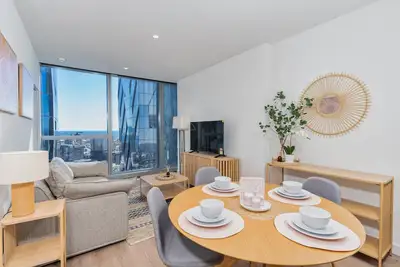Image de West Side Place 2br | Pool, Sauna & Luxe Living