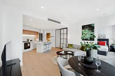 Image de Brand New Luxe Living in Cbd| 2br+ Pool Sauna Gym