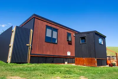 Image de Island Time. Off Grid Tiny House at Monkey Island
