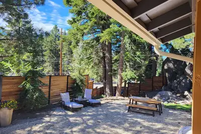 Image de Charming 3-bd home w/skiing, hiking, downtown activities close by. Pets ok