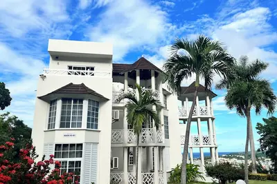 Image de 3 Bedrooms - 3 Bathrooms Ocean View Penthouse