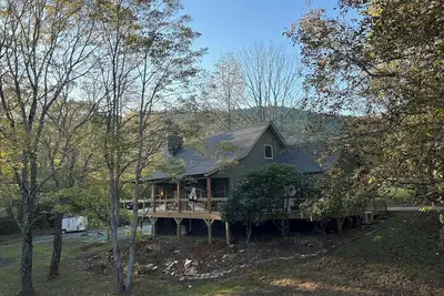 Image de Charming 4-bedroom cabin with creek and pond, minutes from Asu