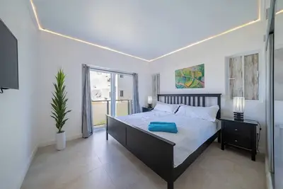 Image de 1bd guest-friendly apt on the beach. Gym/tennis/basket!