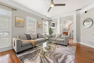 Image de Avondale Estates Retreat Sleep 10 - Spacious 4-bedroom house near Decatur