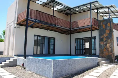 Image de Location vacances : Luxueuse Villa entière de 3 chambres avec piscine privée -
