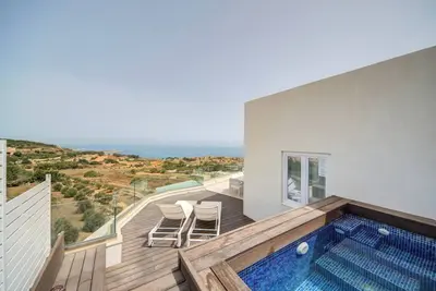 Image de Penthouse de luxe avec piscine privée et vue sur la mer, pour 6 personnes
