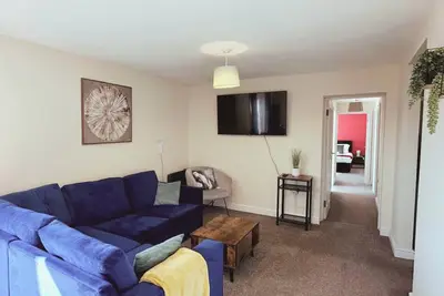 Image de This apartment is a 2 bedroom(s), 2 bathrooms, located in Stroud, Gloucestershire.