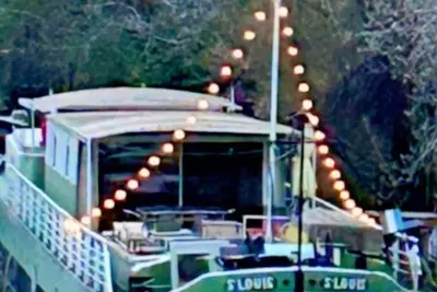 Image de Chambres d’hôtes atypiques sur notre péniche en Camargue. Chambre pour 2 pers max