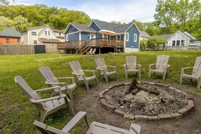 Image de Newly Renovated & Pet-friendly, Close to Lake Michigan w/ Yard