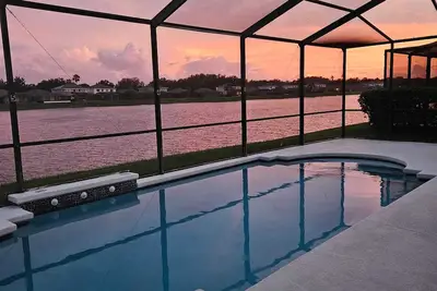 Image de Gorgeous lakeside villa with pool, close to Disney