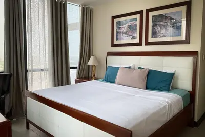 Image de Click Stay - Jlt- Entire 2bhk & Balcony Lake View 09