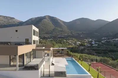 Image de Dias Villa, Tennis, 2Pools, Walk to Beach & Shops
