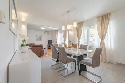 Image de Evita Apartment - 60m to Beach, A/C in All Sleeping Areas!