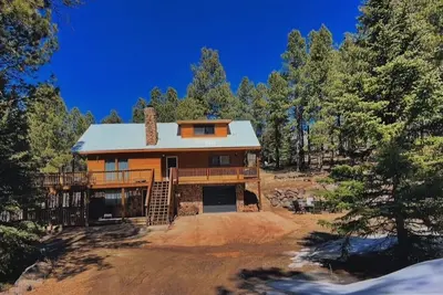 Image de Cozy mountain chalet, WiFi, hot tub, fire pit