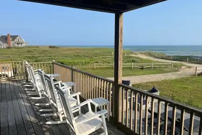 Image de Spacious and thoughtfully appointed, oceanfront 4br\/3ba house in Madaket.